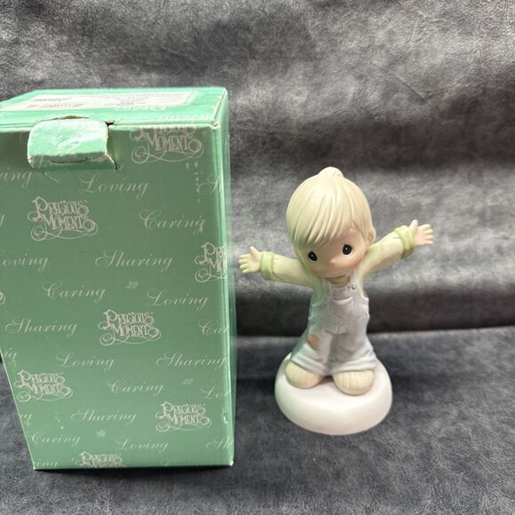 Precious Moments 2004, "I Love You This Much Boy #4001673" with Box - Picture 1 of 4